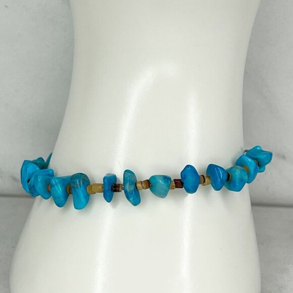 Silver Tone Faux Turquoise Chip Beaded Screw Clasp Bracelet - Picture 3 of 6